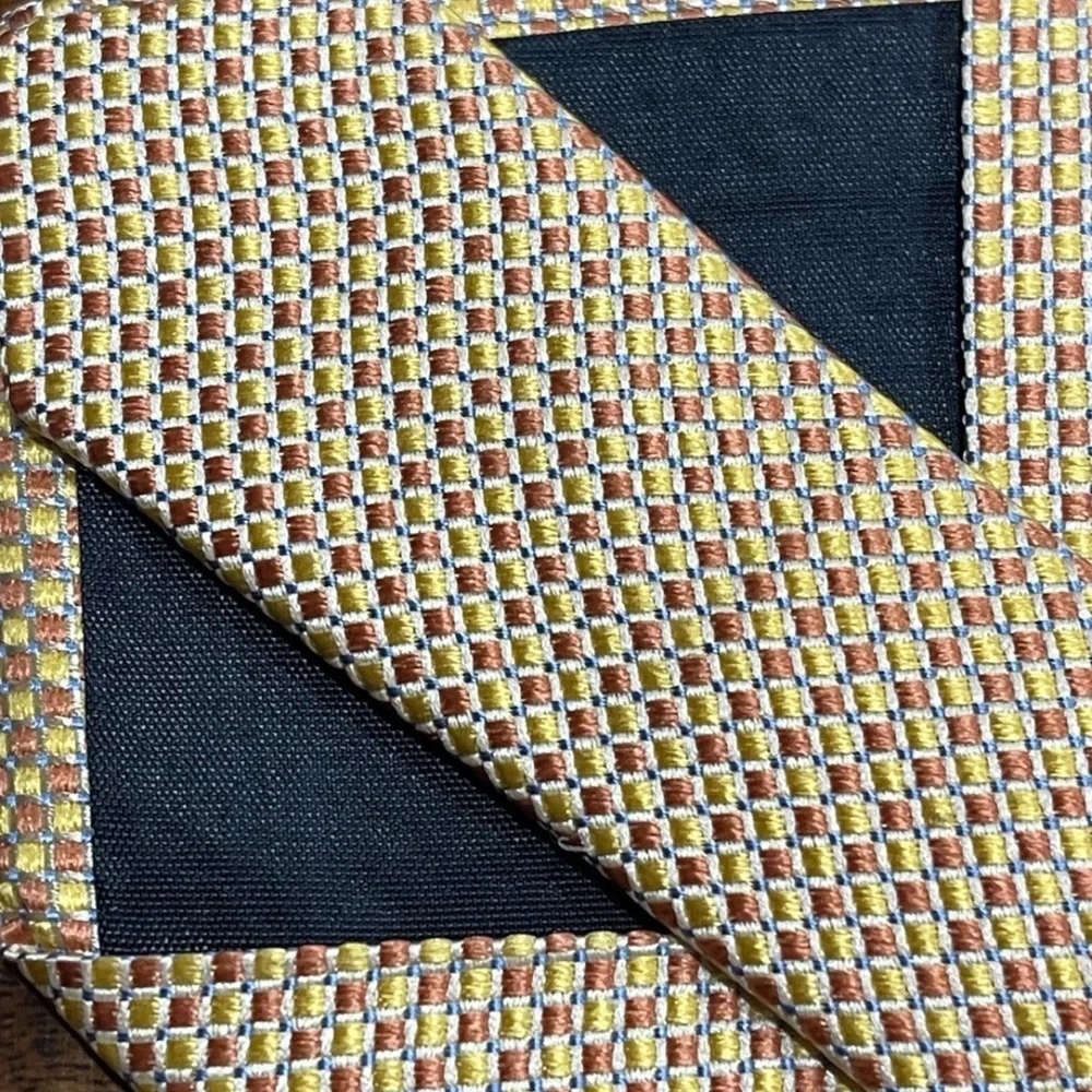 Corporate image tailored exclusively for Tom James elegant 100% silk mens tie - Picture 10 of 12